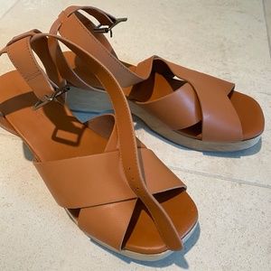 Everlane Tan Platform Sandals with Wooden Sole and Ankle Strap Size 8